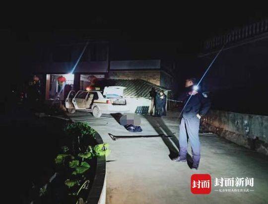 黑帽seo视频云盘_嫌疑男子持有枪械 民警连开四枪将其击毙