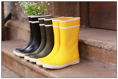 雨靴的拼音_雨靴的读音_雨靴的英文 - 词语雨靴