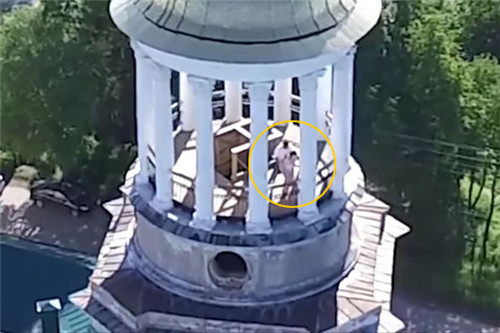 无人机的新技能 情侣在钟塔顶部野战被全程记录