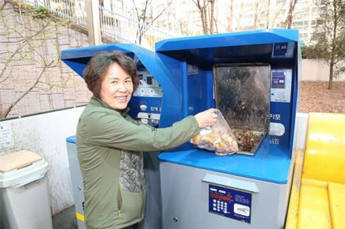 倒垃圾也要付费了 韩国为减少食物浪费推出付费倒垃圾