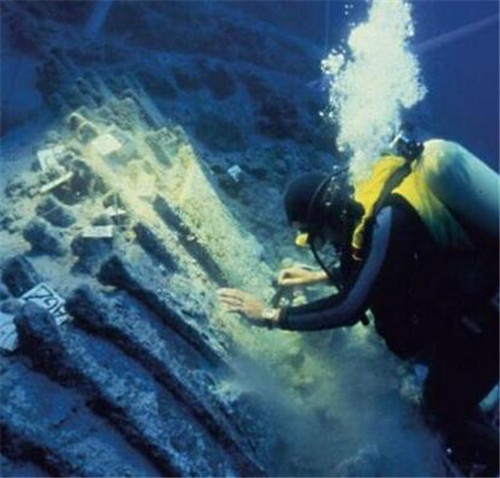 希腊海底城市之谜：科学家称不是人类建造，那究竟是何人所建？