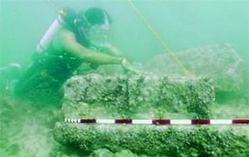 希腊海底城市之谜：科学家称不是人类建造，那究竟是何人所建？